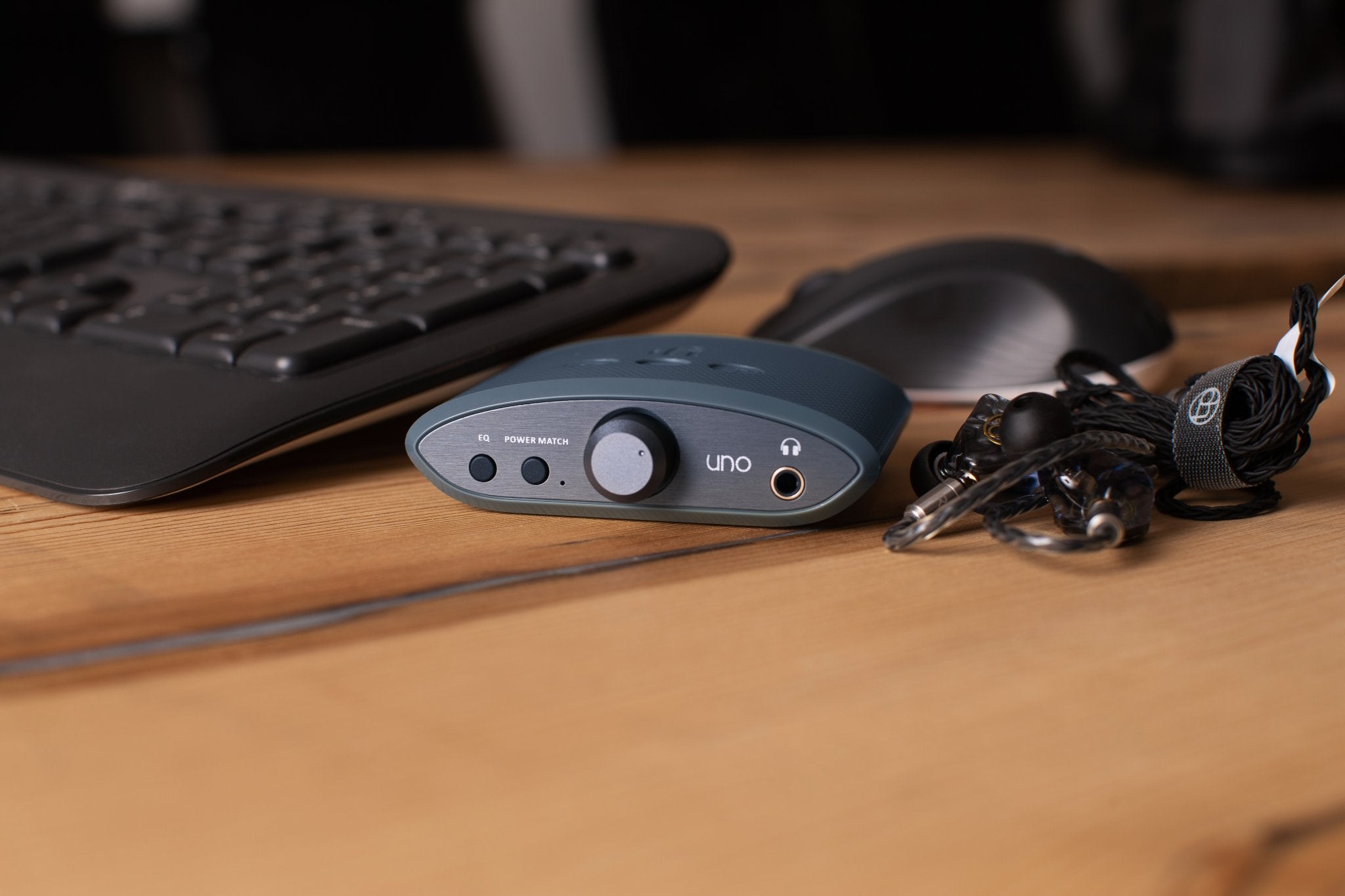 Uno: Pocket-Sized Desktop DAC with Tailored EQ Modes